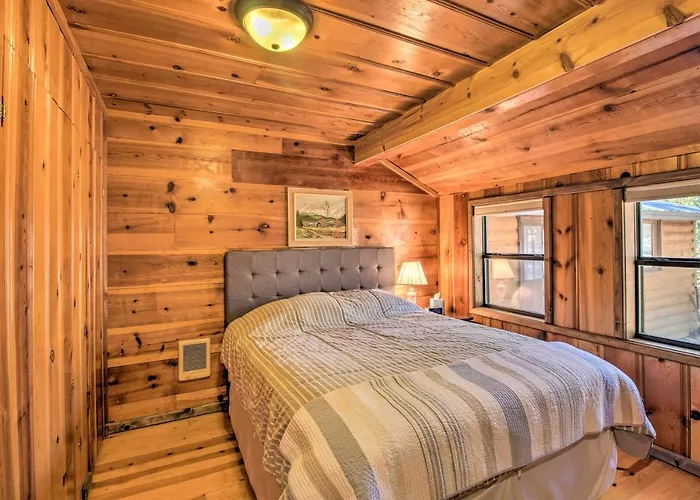 Deck & Grill: Pet-friendly Lakeside Holiday home Pinetop-Lakeside