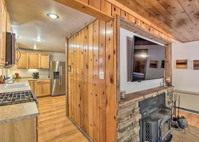 Deck & Grill: Pet-friendly Lakeside Holiday home