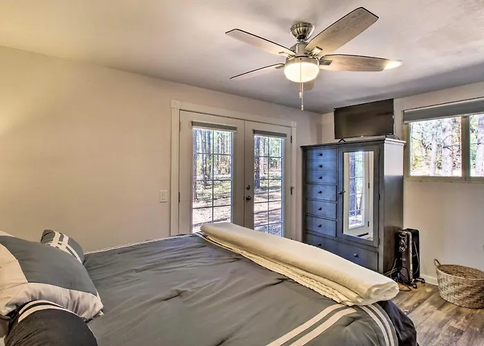 Deck & Grill: Pet-friendly Lakeside Pinetop-Lakeside