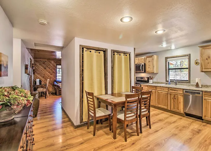 Deck & Grill: Pet-friendly Lakeside *